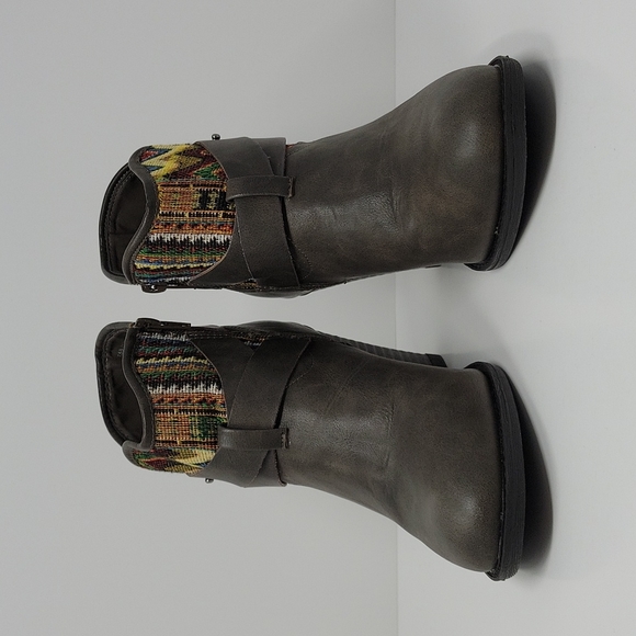 Womens XOXO Kori's Aztec Heels, Size 7.5 - New Without Box - Picture 4 of 12